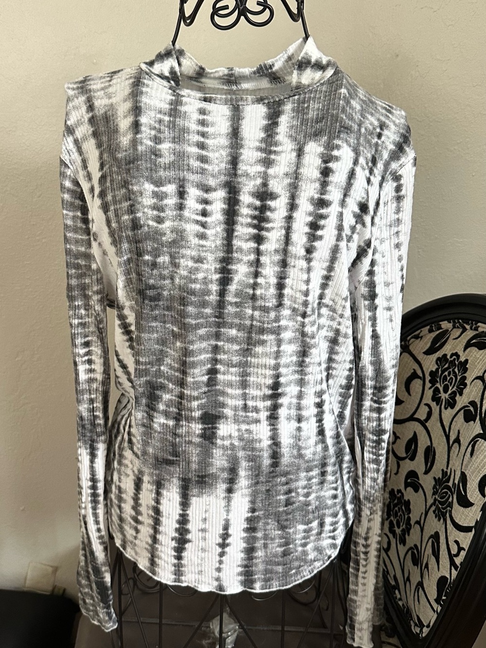 Rebellious One Gray & White Ribbed Tie-Dye Long Sleeve Top
